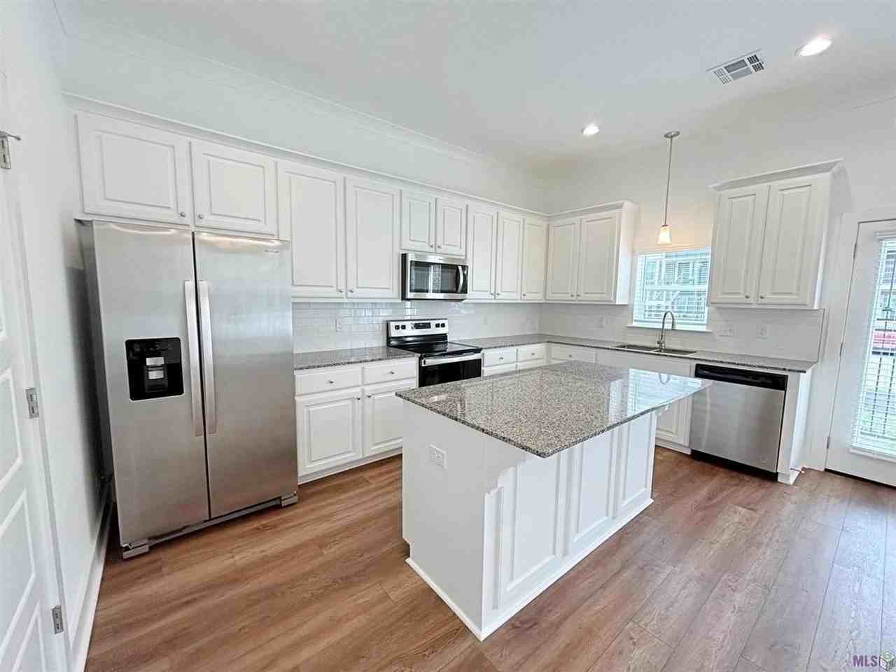 610 Lake Shelf Dr - Photo 3 of 29