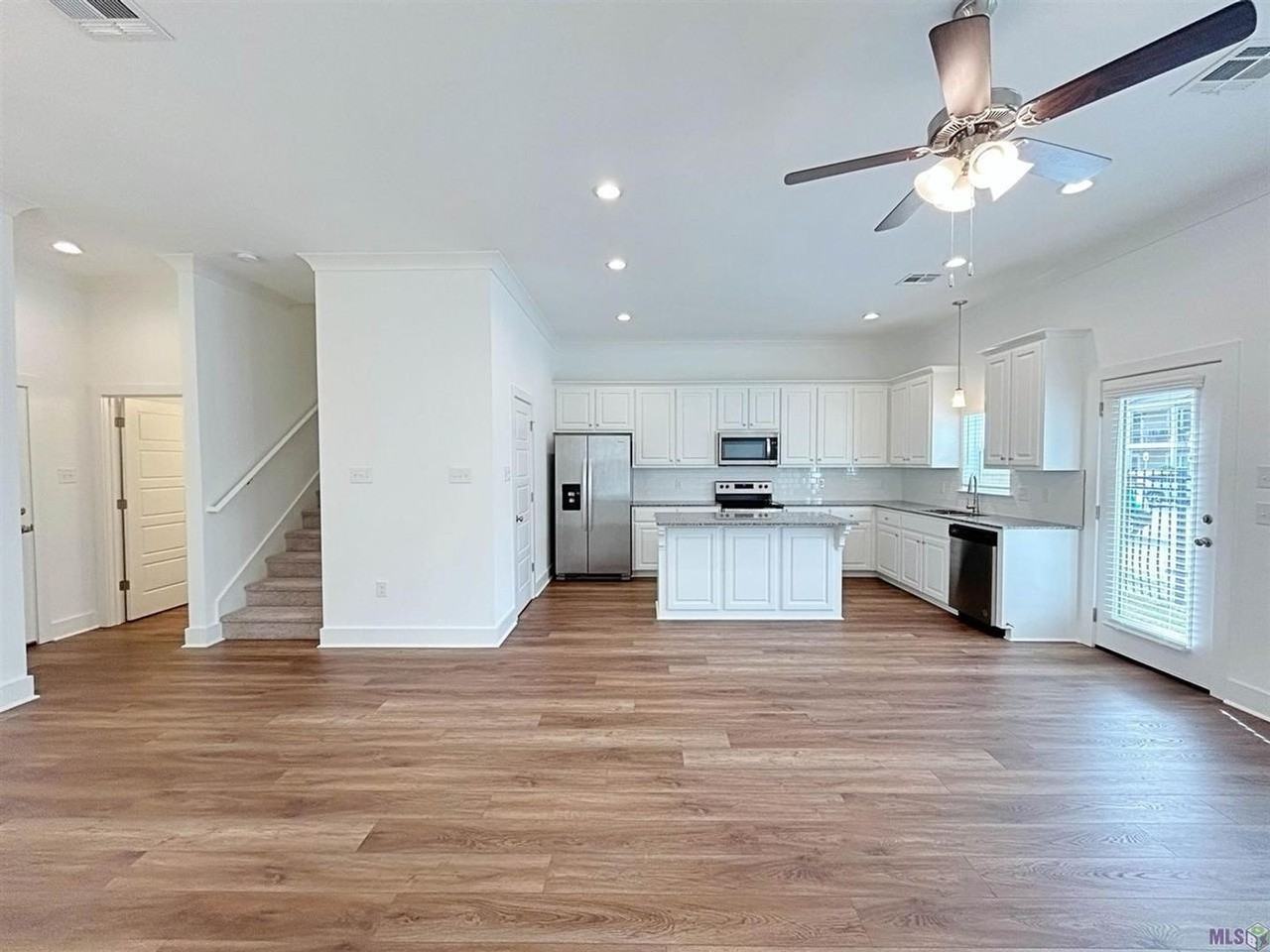 610 Lake Shelf Dr - Photo 5 of 29