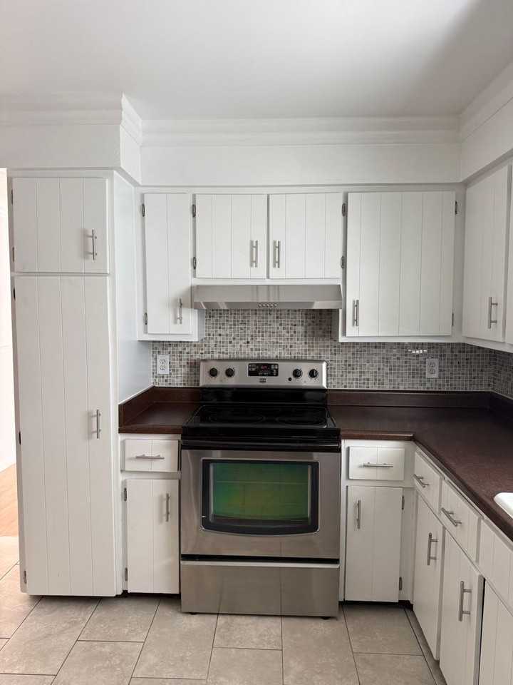 1621 E Moore St - Photo 5 of 17