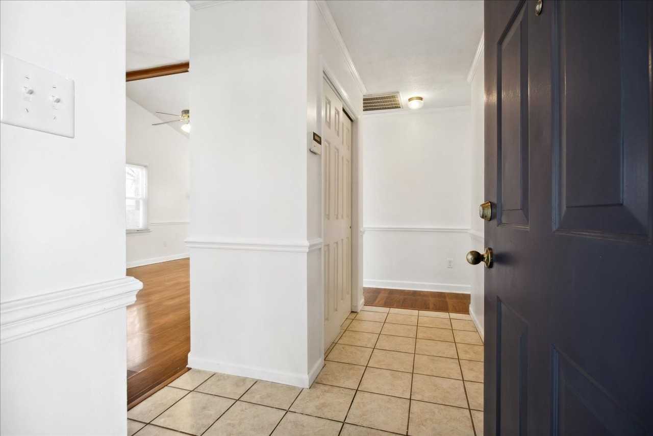 706 Mandy Trl - Photo 3 of 25