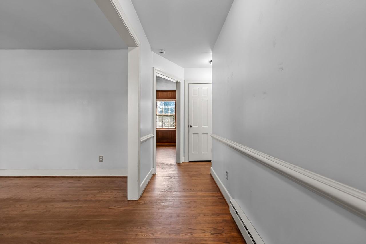 3225 Weiss Ln - Photo 2 of 32