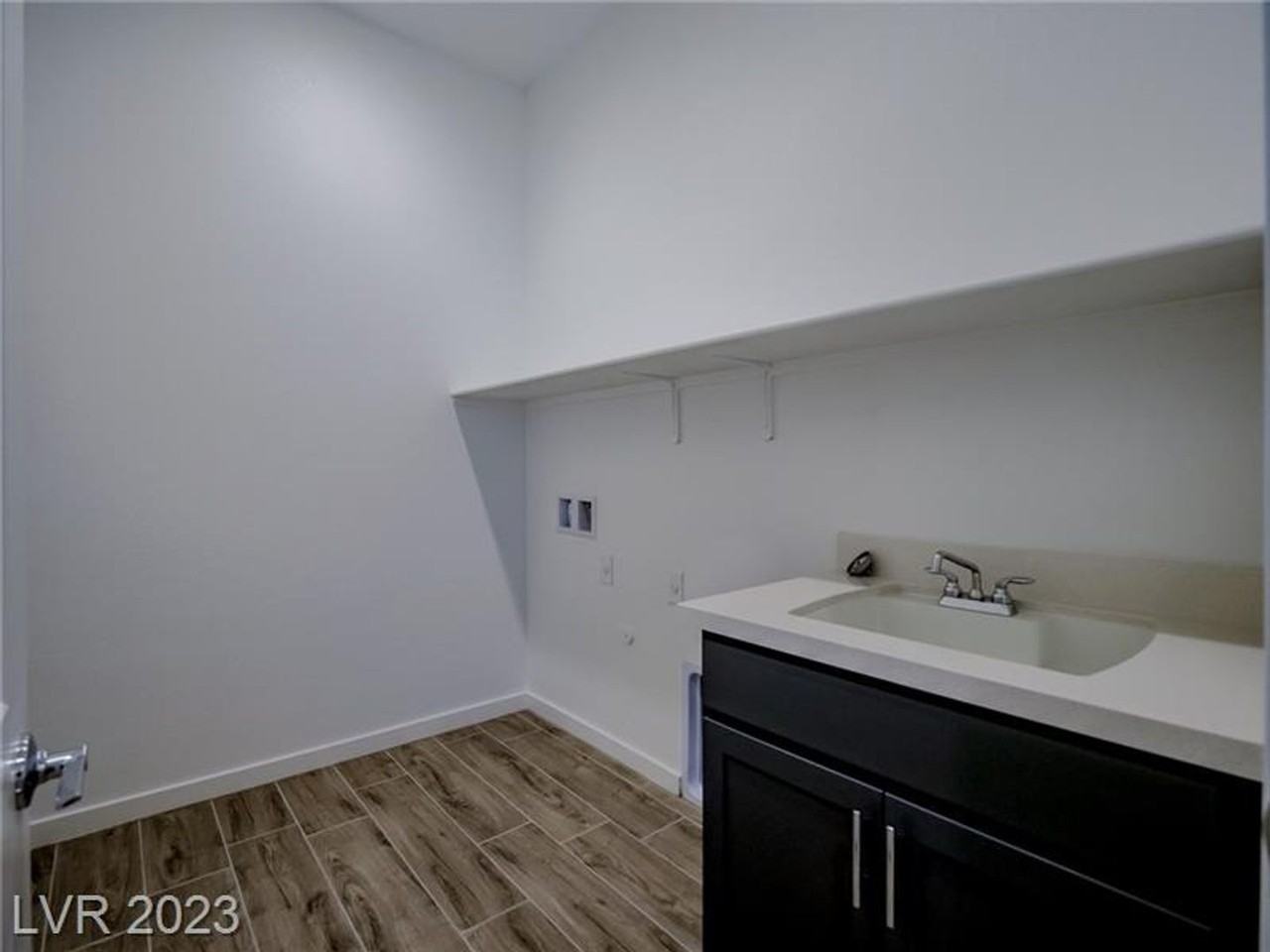 105 Brixton Ave - Photo 5 of 25