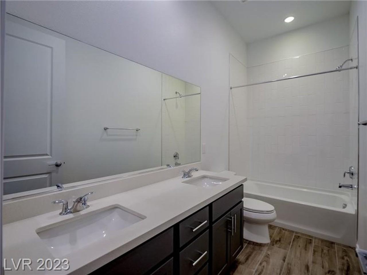 105 Brixton Ave - Photo 6 of 25