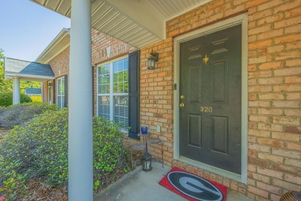 320 Logmont Trce - Photo 2 of 21