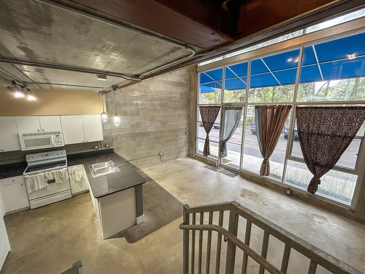 2515 Sw 35th Pl - Photo 6 of 27