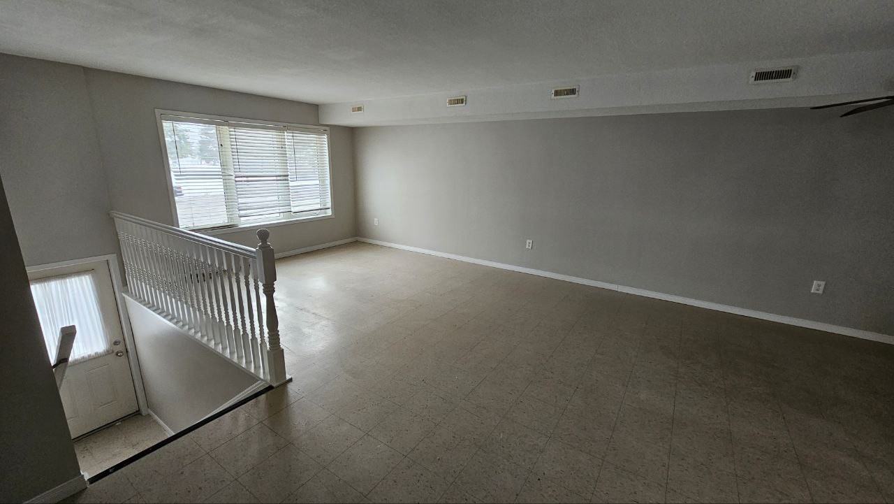 208 Christina St S #D - Photo 3 of 14