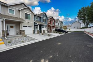 featured image of 450 W Kennedy Ave #5