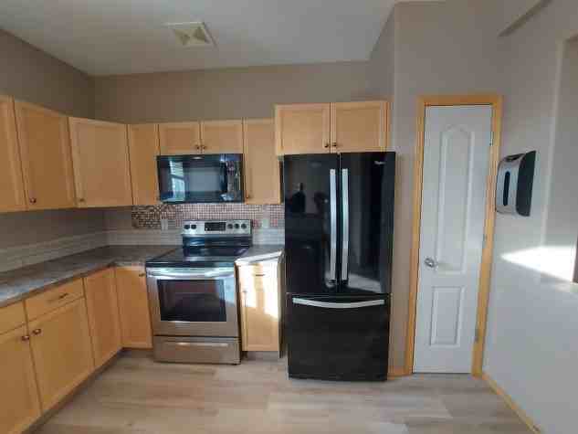 4 Bedroom Duplex in Desirable Inglewood! - Photo 3 of 14