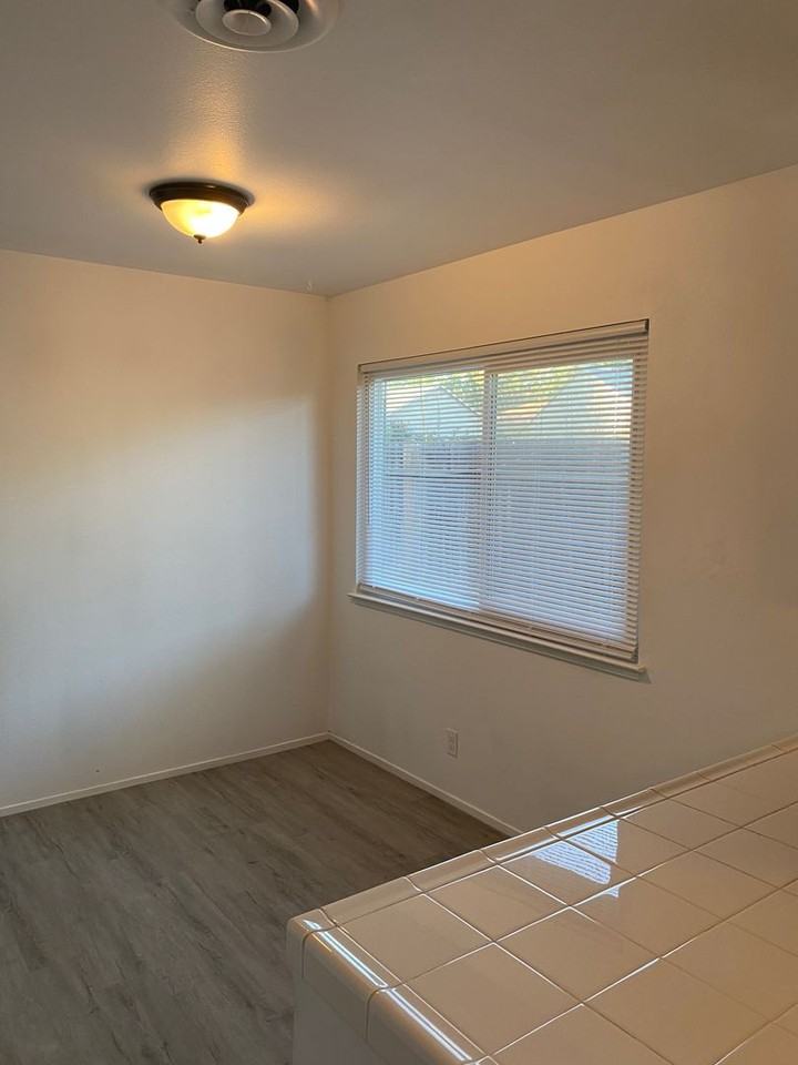2429 Mariposa Ave - Photo 5 of 16