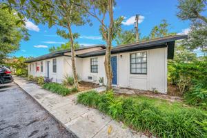 featured image of 207 N Pinewood Ave