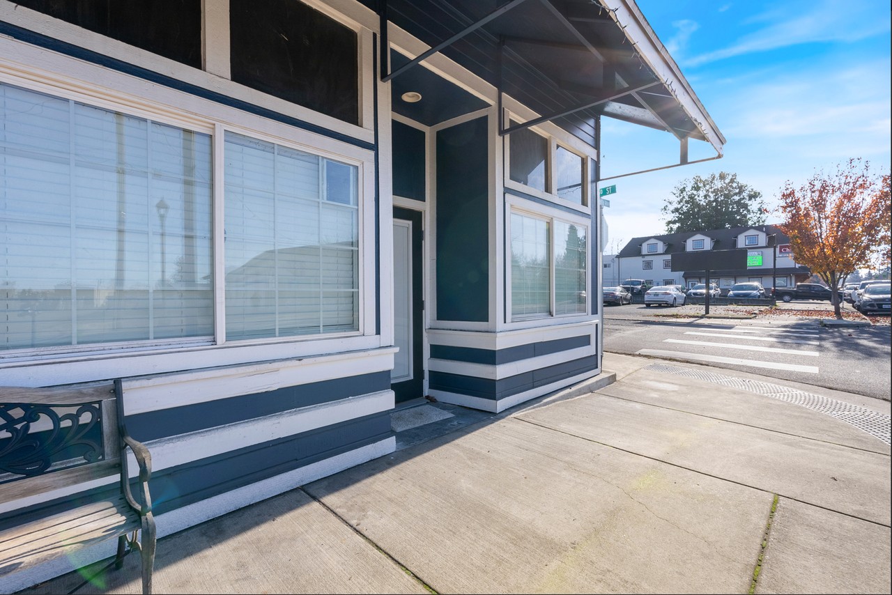 Room-by-Room Rentals Available in Downtown Molalla. - Photo 4 of 24