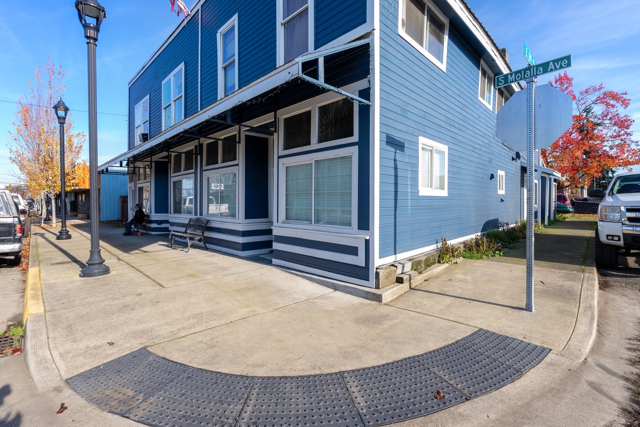 Room-by-Room Rentals Available in Downtown Molalla. - Photo 7 of 24
