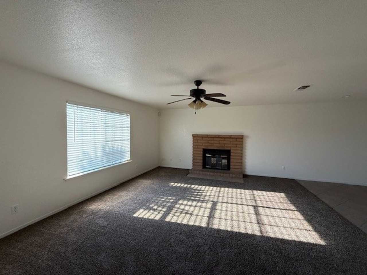 460 W Beechwood Dr - Photo 2 of 17