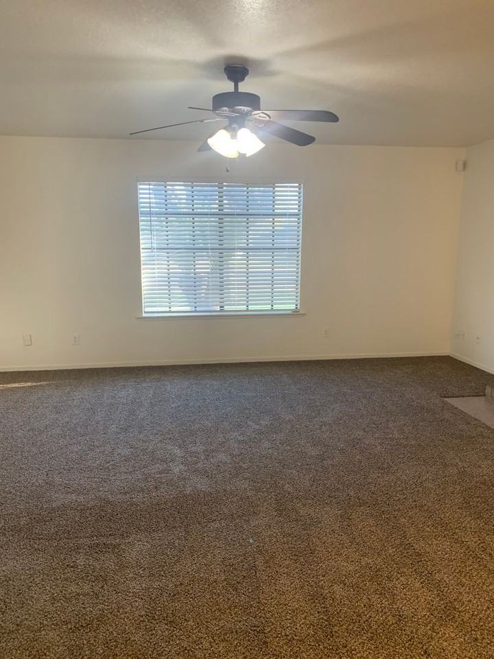 460 W Beechwood Dr - Photo 3 of 17