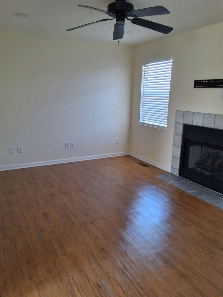 916 Chris Rd - Photo 3 of 20