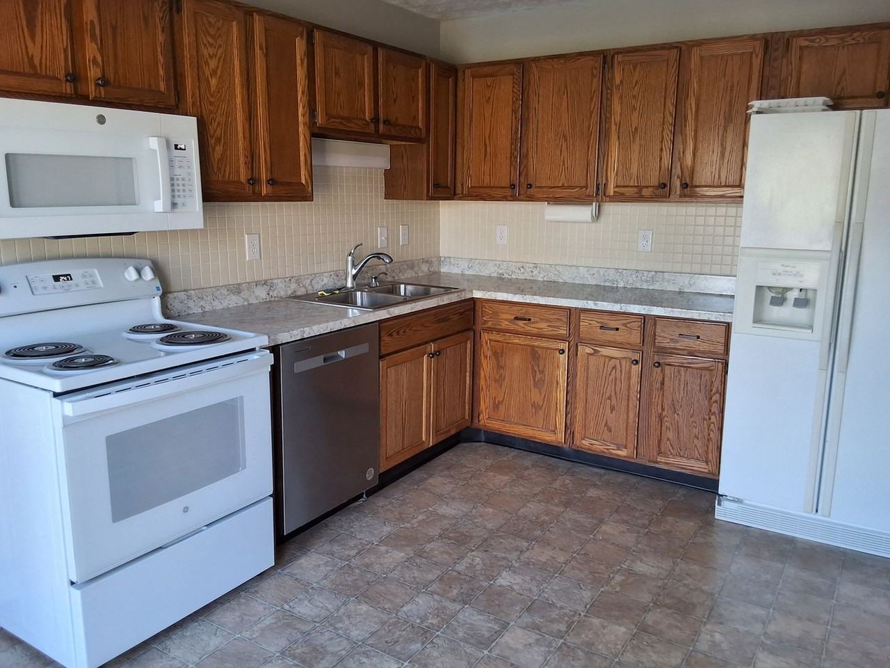 916 Chris Rd - Photo 6 of 20