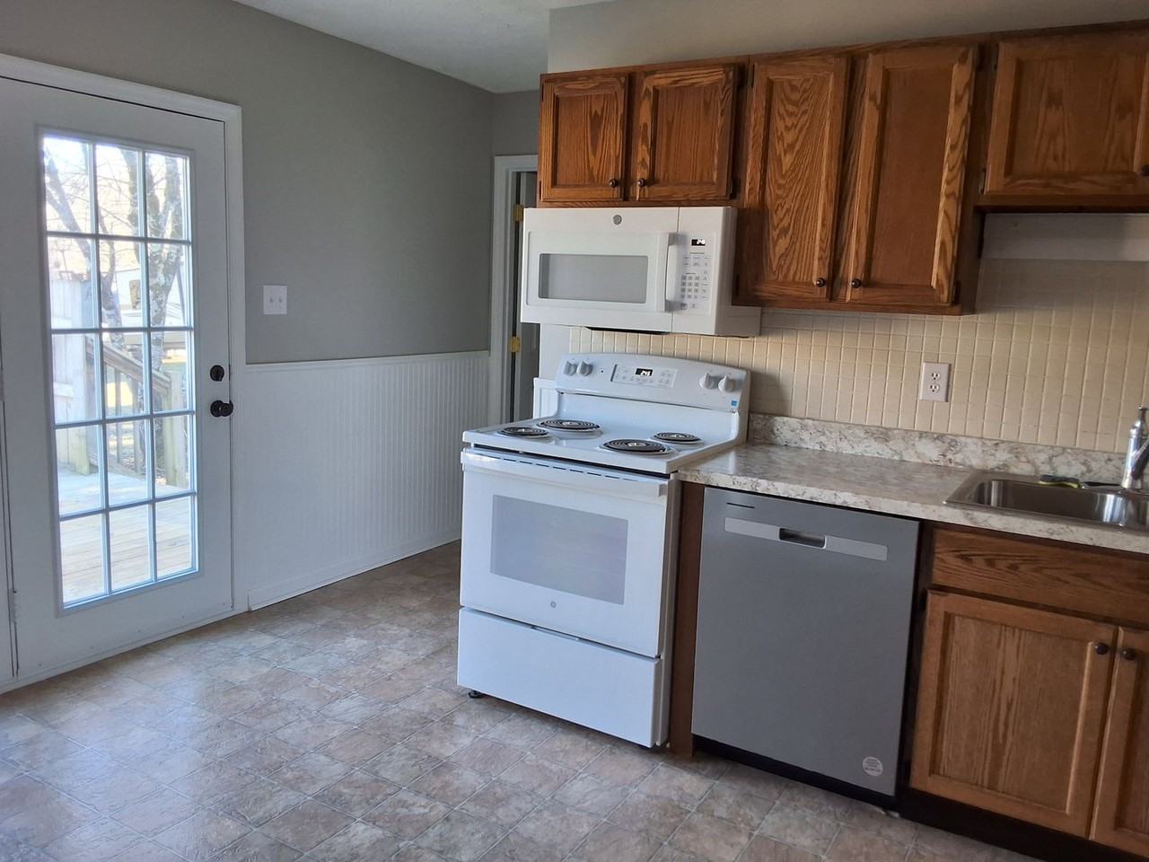 916 Chris Rd - Photo 7 of 20