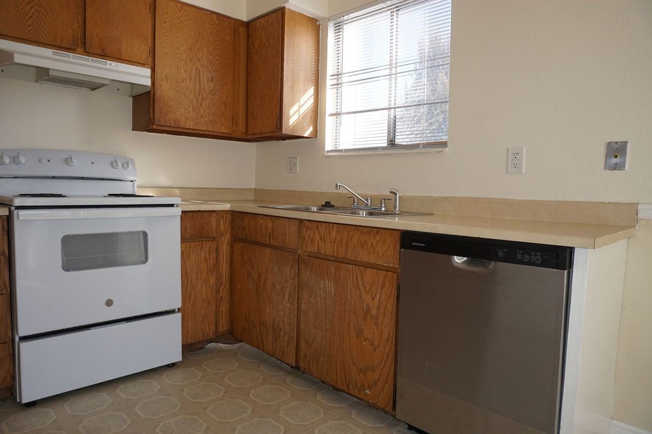 9057 S Corliss Cir - Photo 4 of 19