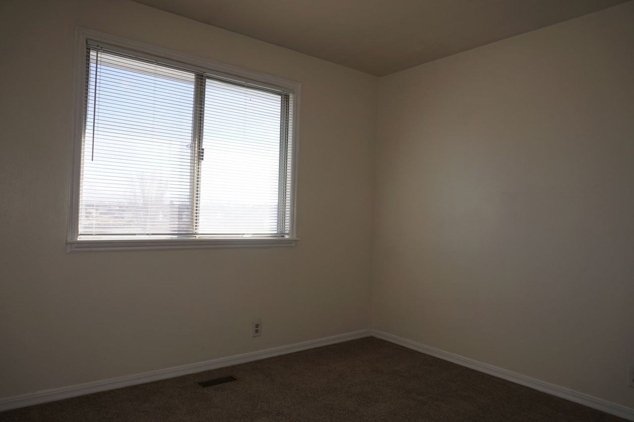 9057 S Corliss Cir - Photo 7 of 19