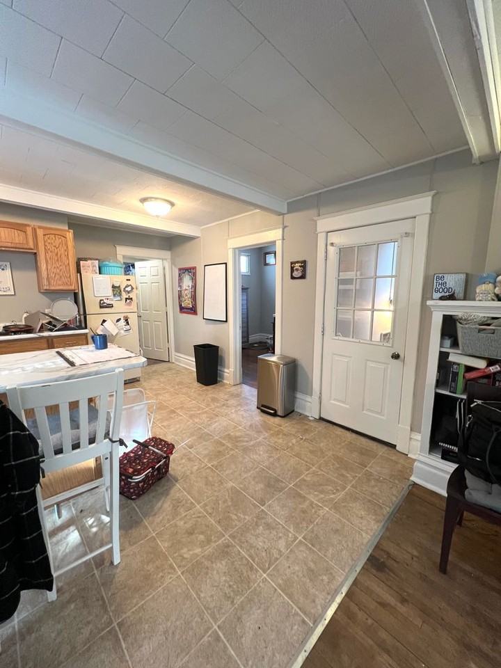 423 Commonwealth Ave #1 - Photo 4 of 14