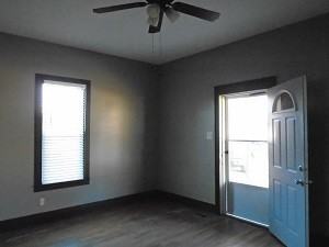 206 12th St - Photo 4 of 9