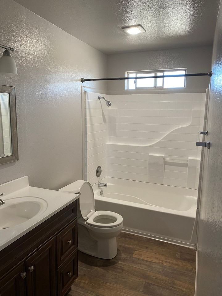 Renovated 2 bedroom / 1 bath - Photo 6 of 11