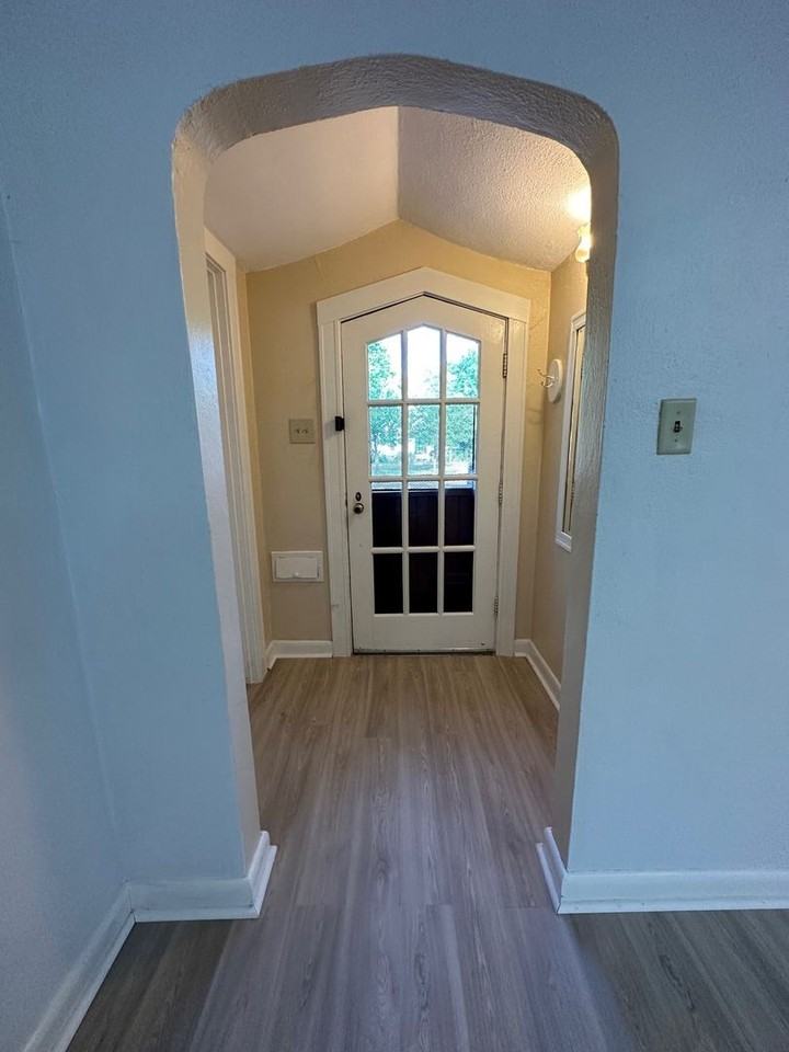 2117 S Ong St - Photo 4 of 35