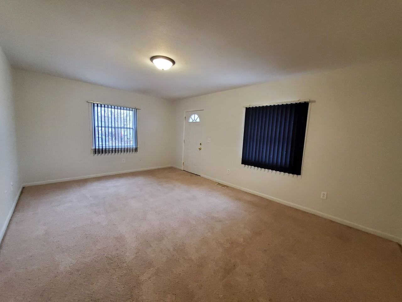 122 Mosley St - Photo 2 of 13