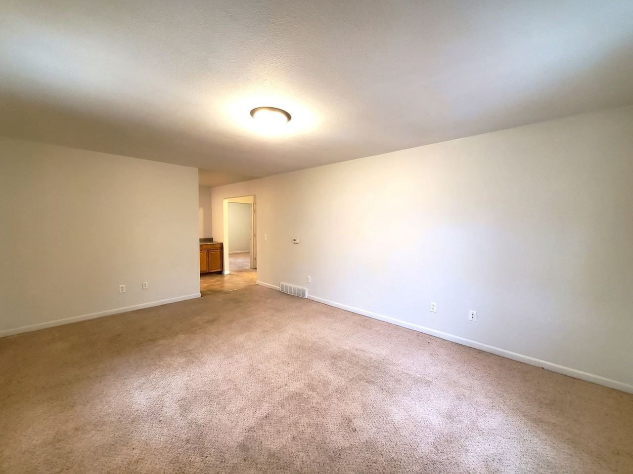 122 Mosley St - Photo 3 of 13