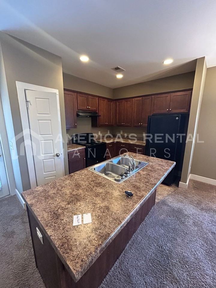 860 Kent Dr - Photo 6 of 24