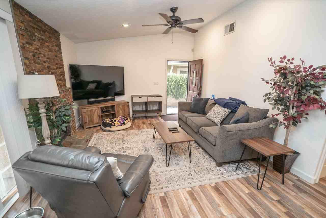 25731 Lupita Dr - Photo 2 of 17