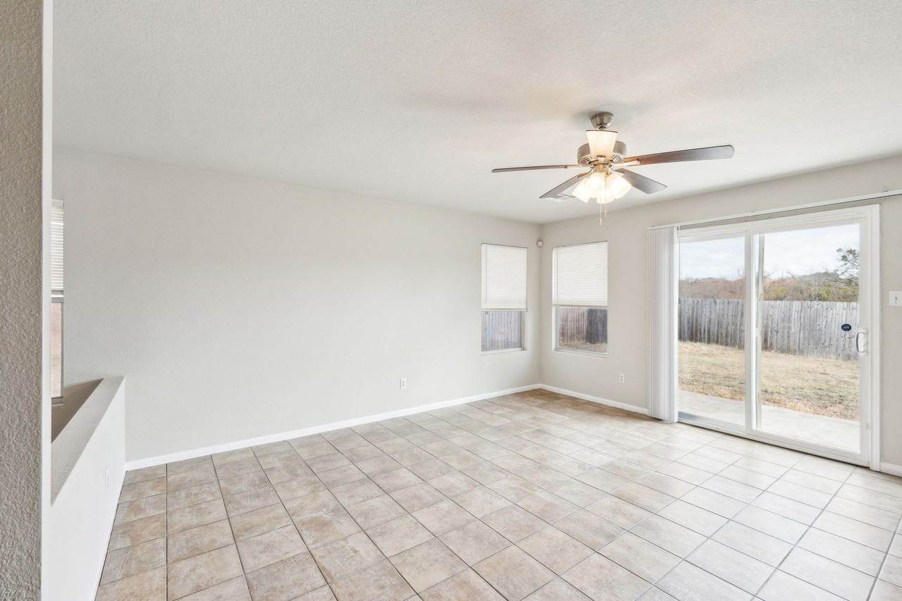 2704 Waterfall Dr - Photo 5 of 26