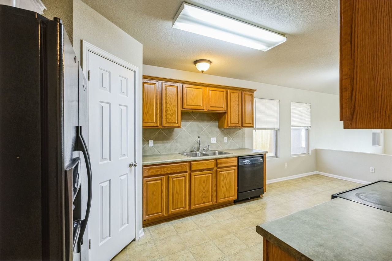 2704 Waterfall Dr - Photo 7 of 26