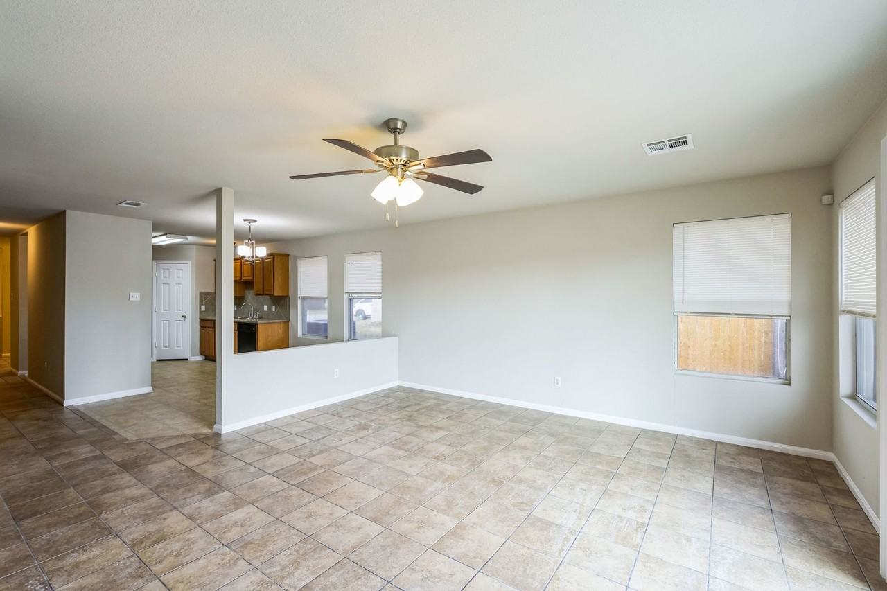 2704 Waterfall Dr - Photo 4 of 26