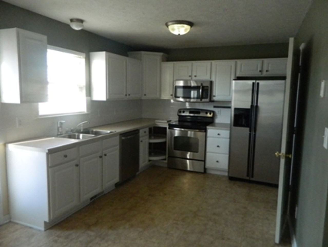 1076 Blue Ridge View Cir - Photo 5 of 6