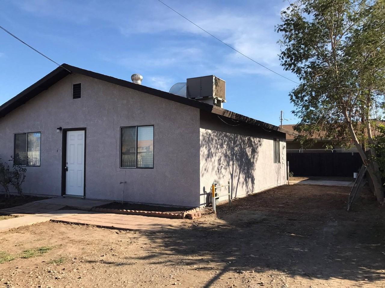 1414 H St - Photo 2 of 10