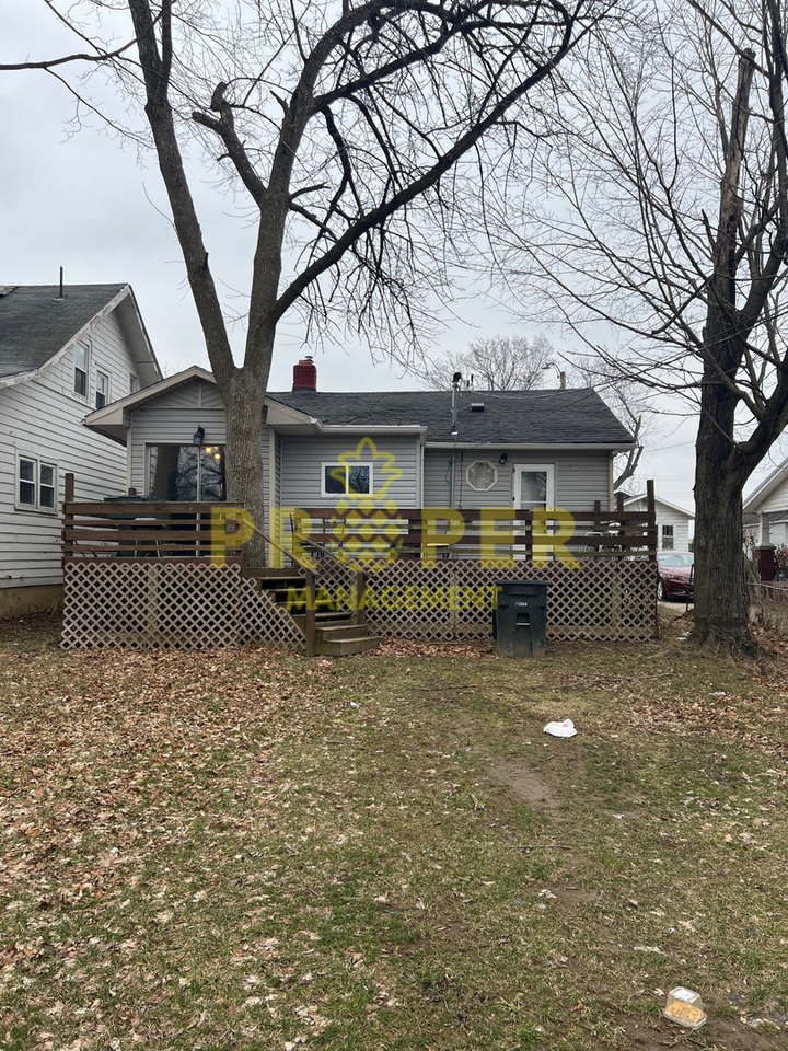 2227 Kensington Dr - Photo 2 of 9