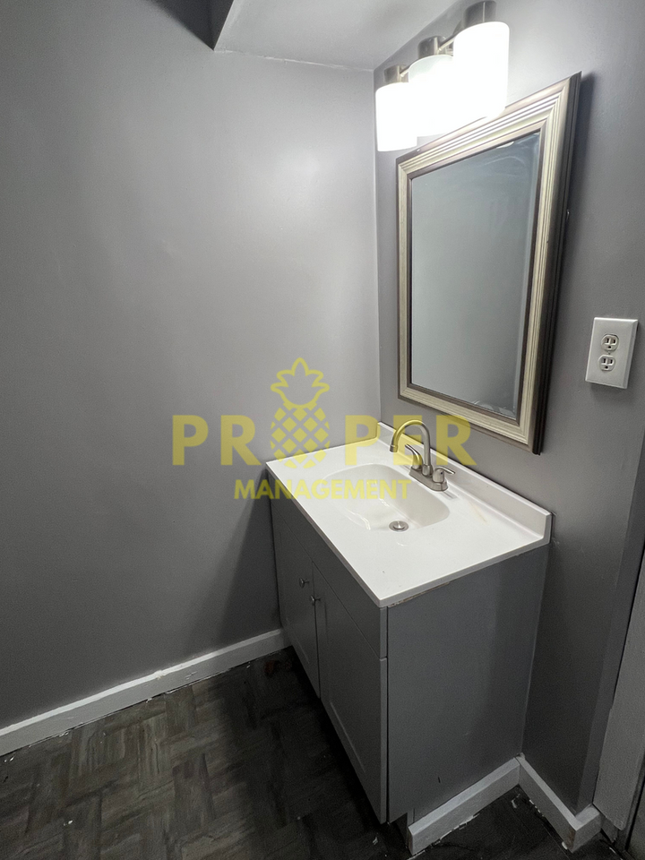 2227 Kensington Dr - Photo 3 of 9