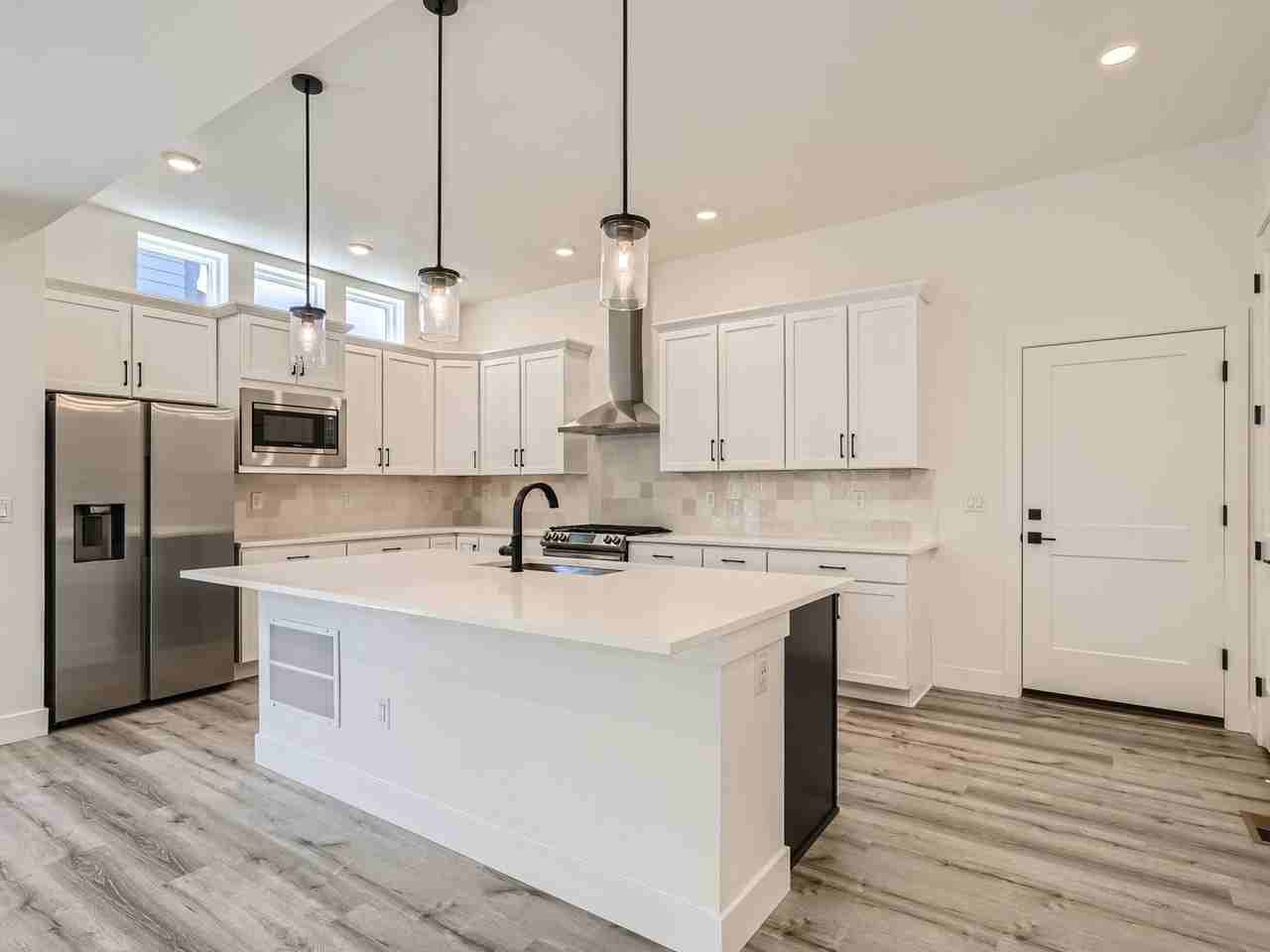 9419 East Colorado Avenue - Photo 3 of 31