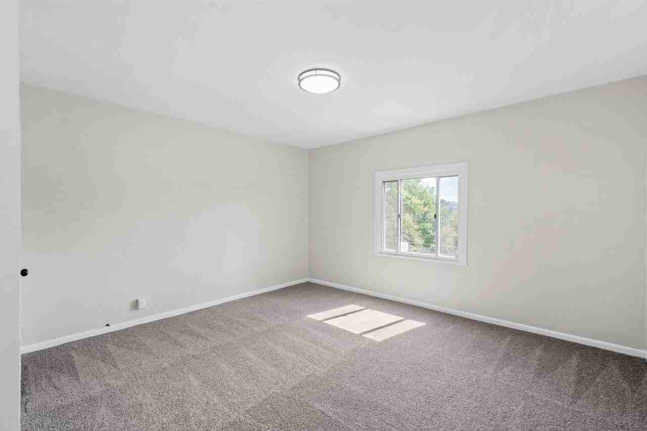 216 Frank Street - Photo 7 of 22