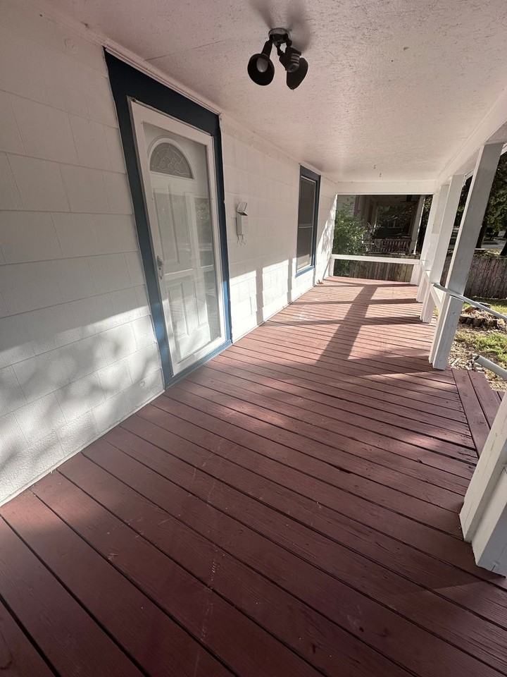 1604 N Fairview Ave - Photo 2 of 14
