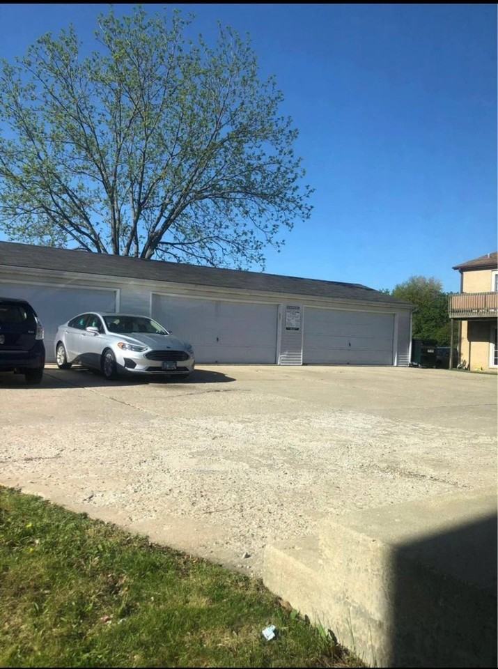 South Elgin Il, 60177 - Photo 2 of 14