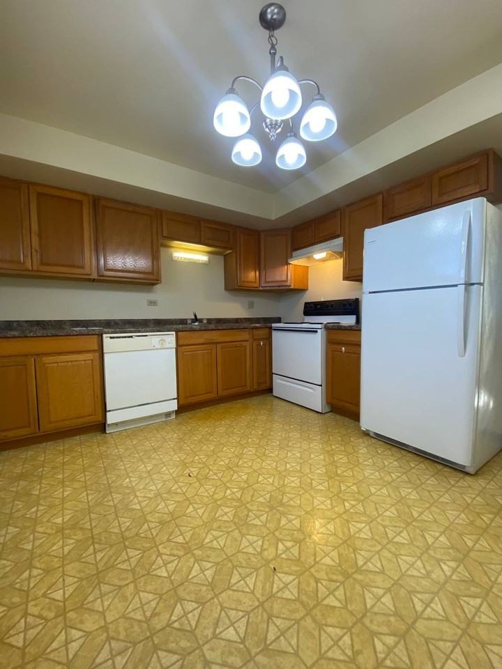 South Elgin Il, 60177 - Photo 5 of 14