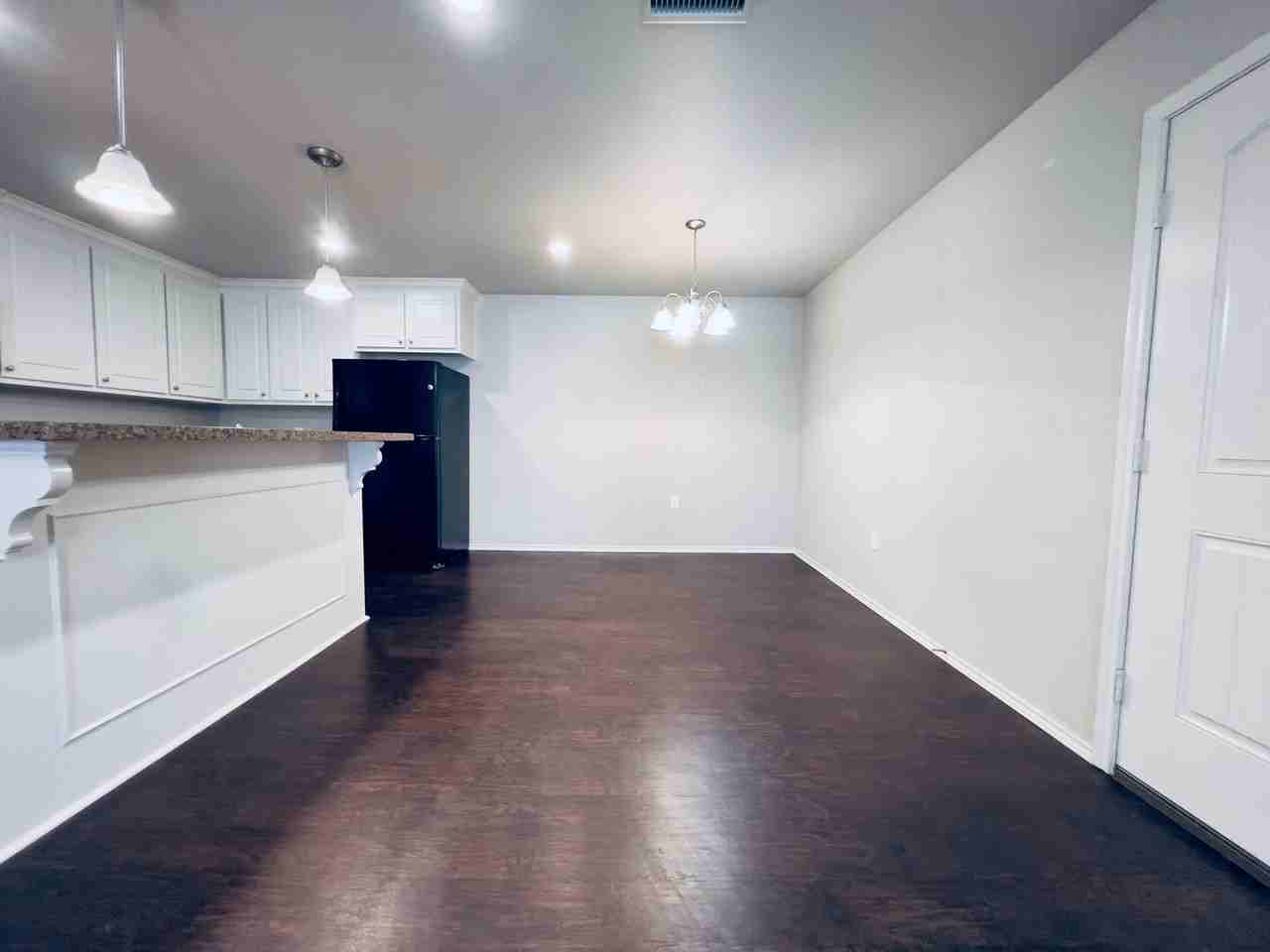 2805 113th St - Photo 5 of 16