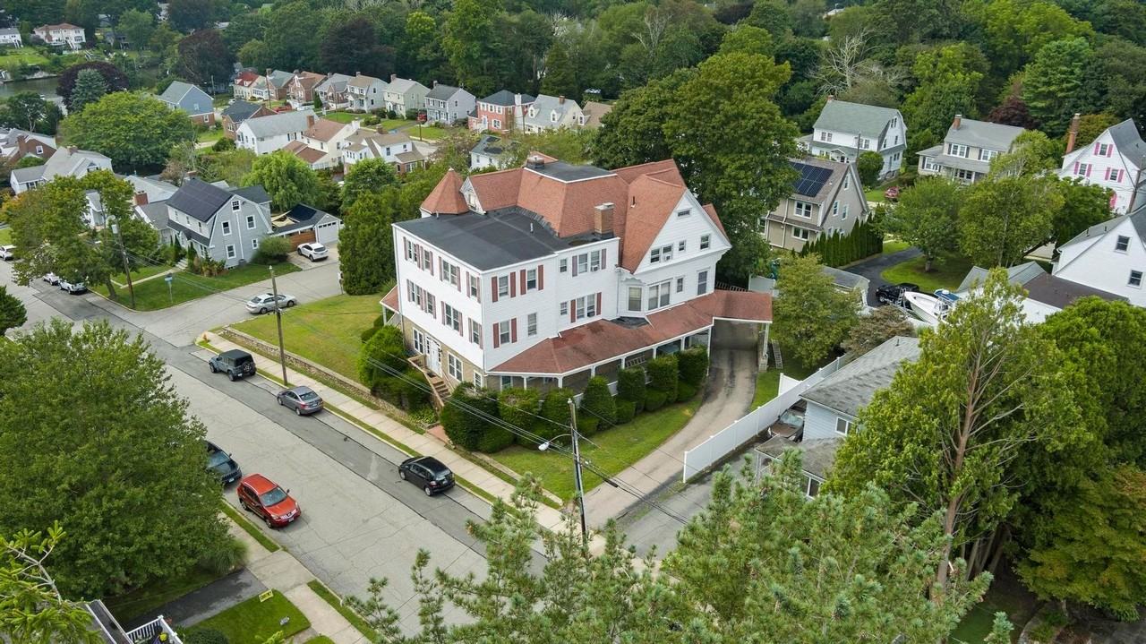 Apartments near water in New London - Photo 2 of 23
