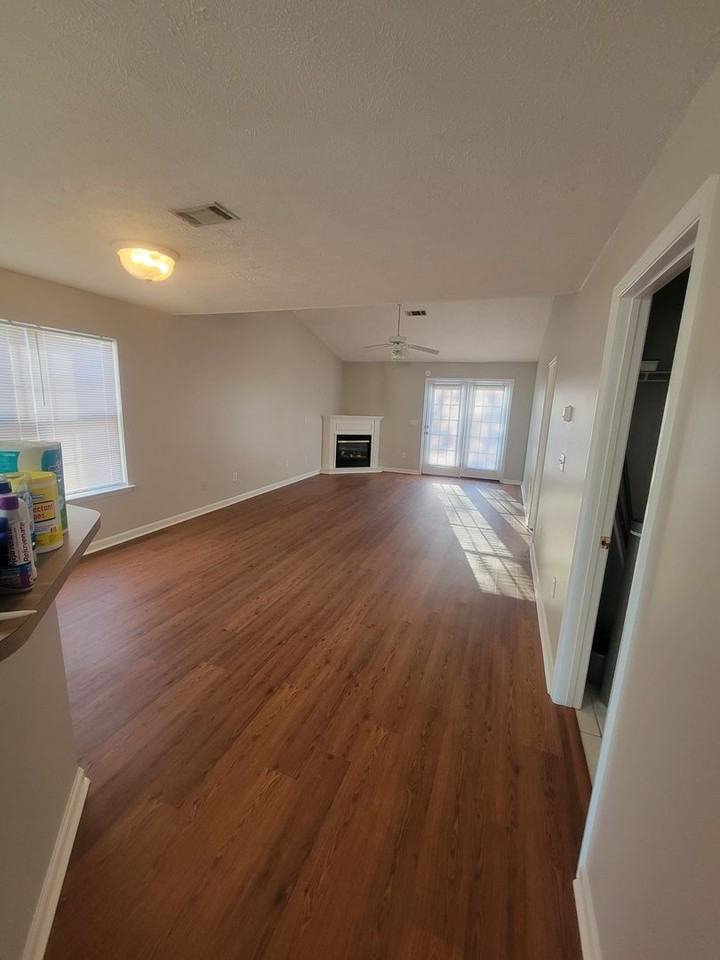 920 Cammaron Way - Photo 2 of 21