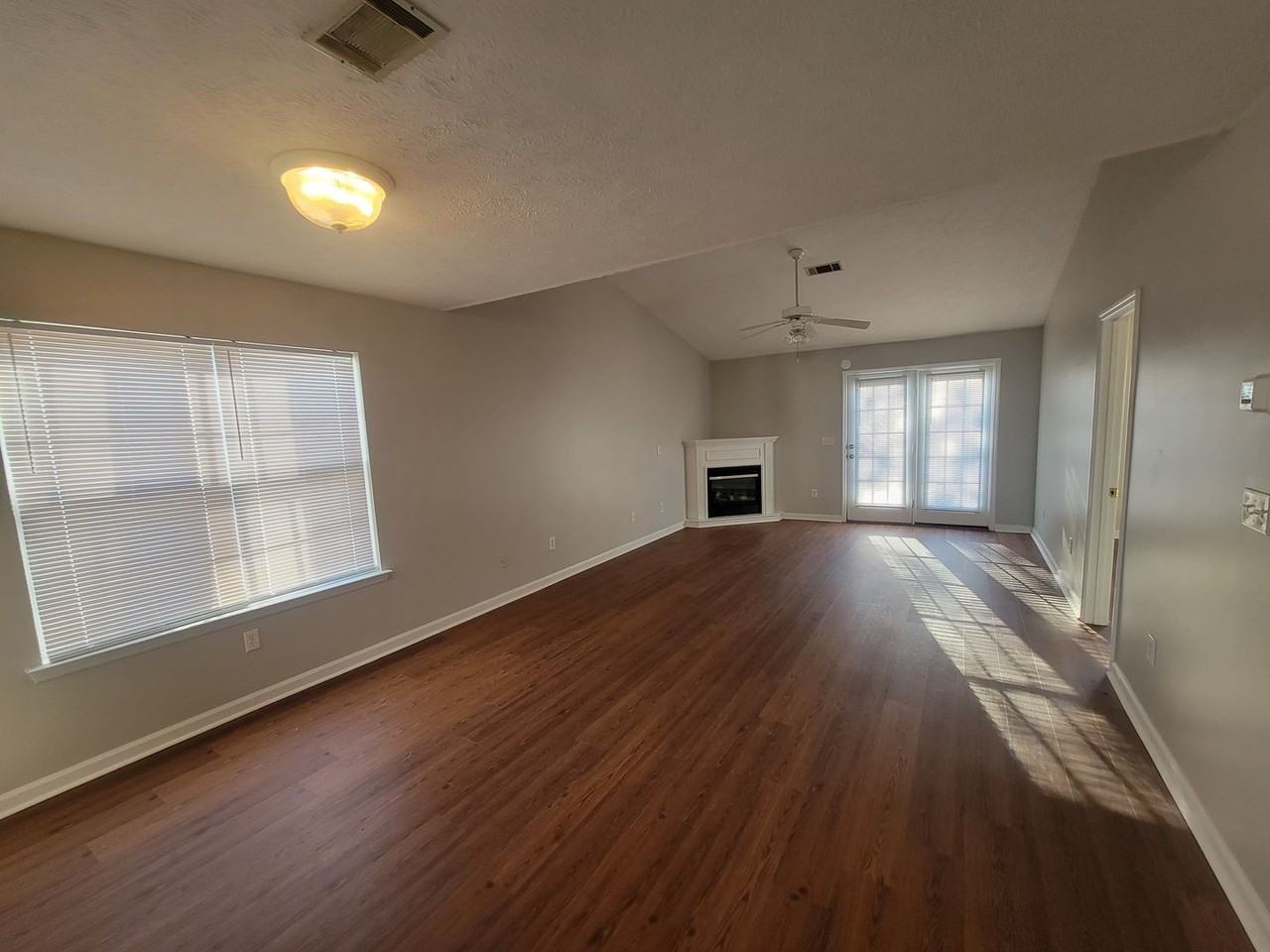 920 Cammaron Way - Photo 3 of 21