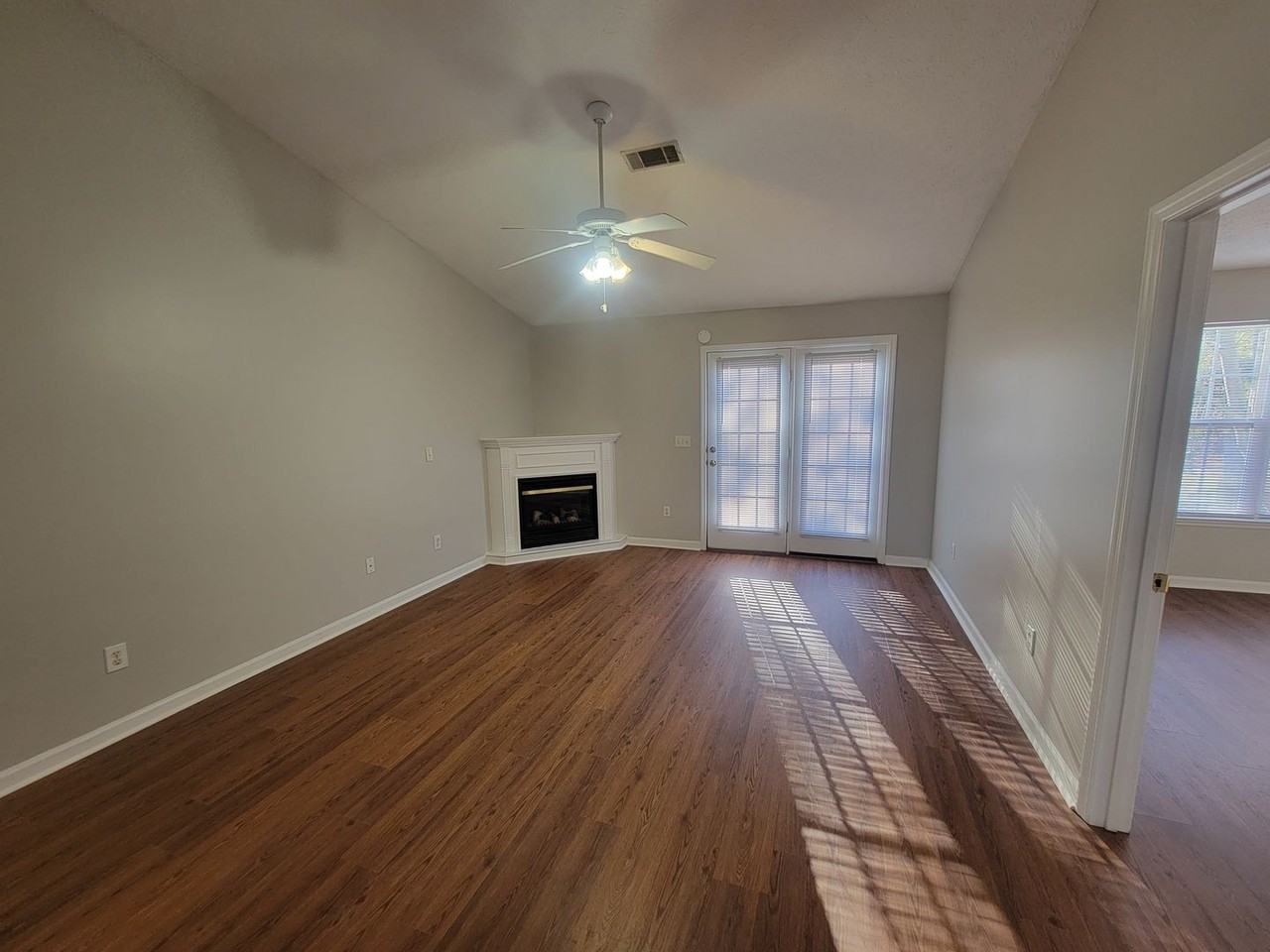 920 Cammaron Way - Photo 4 of 21