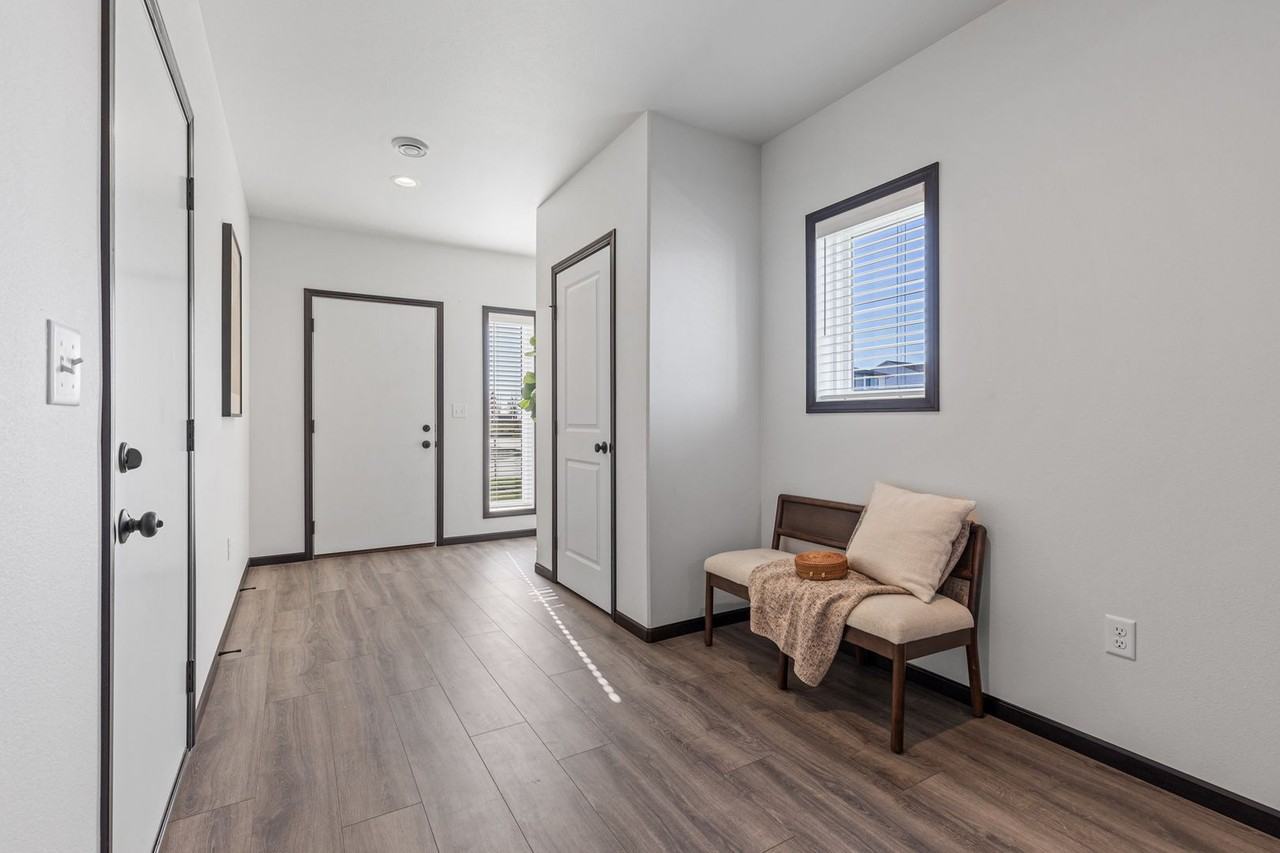 1061 60th Ave W - Photo 3 of 21