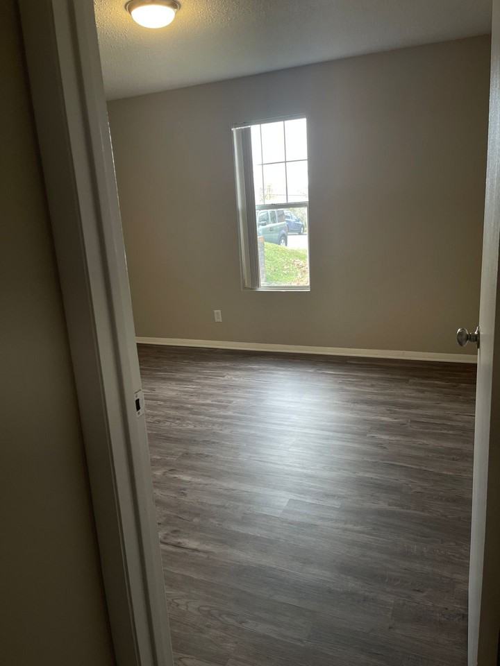 Scenic View Apartments - Photo 3 of 6